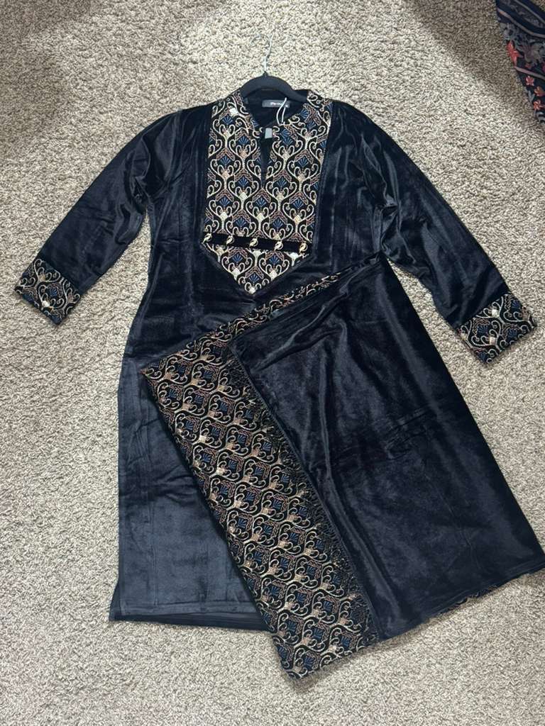 3 piece velvet suit set (Kurta, Plain Pants & Printed Shawl)
